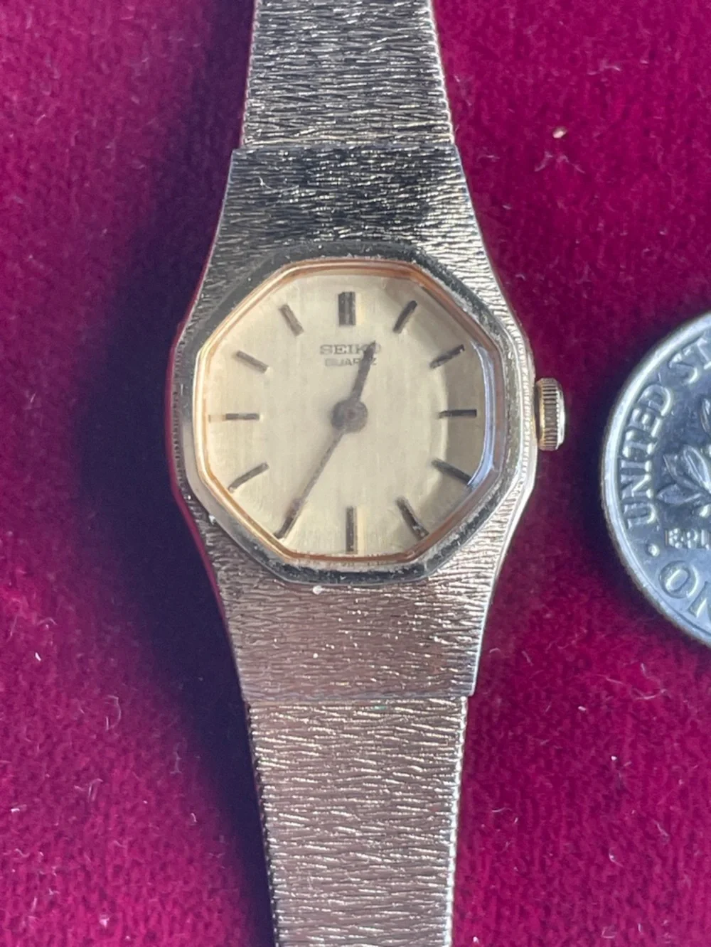Seiko 2C20-6510 Vintage Gold-Tone Ladies Watch - running